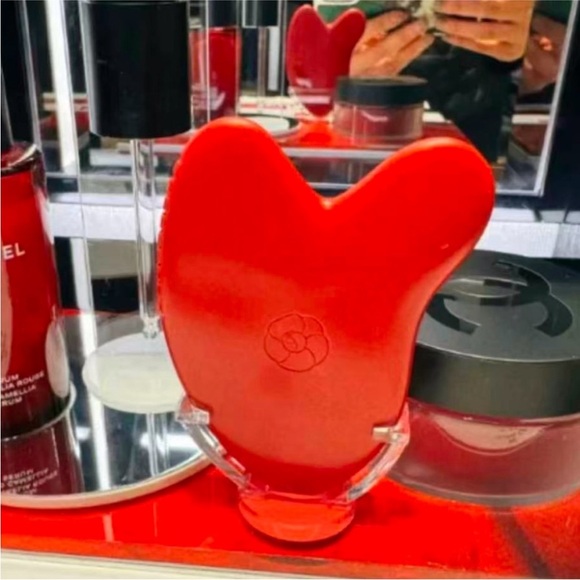 CHANEL No.1 Red Massage Tool - Picture 3 of 10